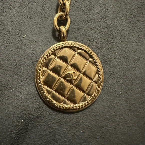 CHANEL Gold Key Holder/ Bag Charm with Quilted Design - Picture 3 of 6